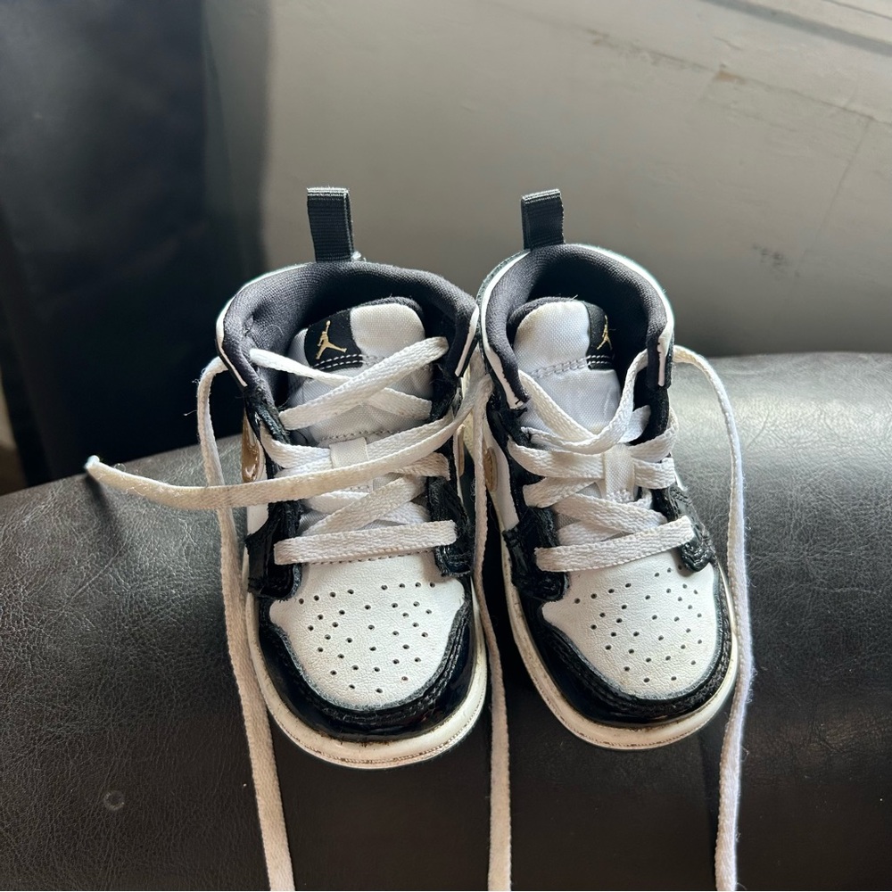 Air Jordan 1 Mid SE TD 'Black/Metallic Gold/White' (Toddler)
